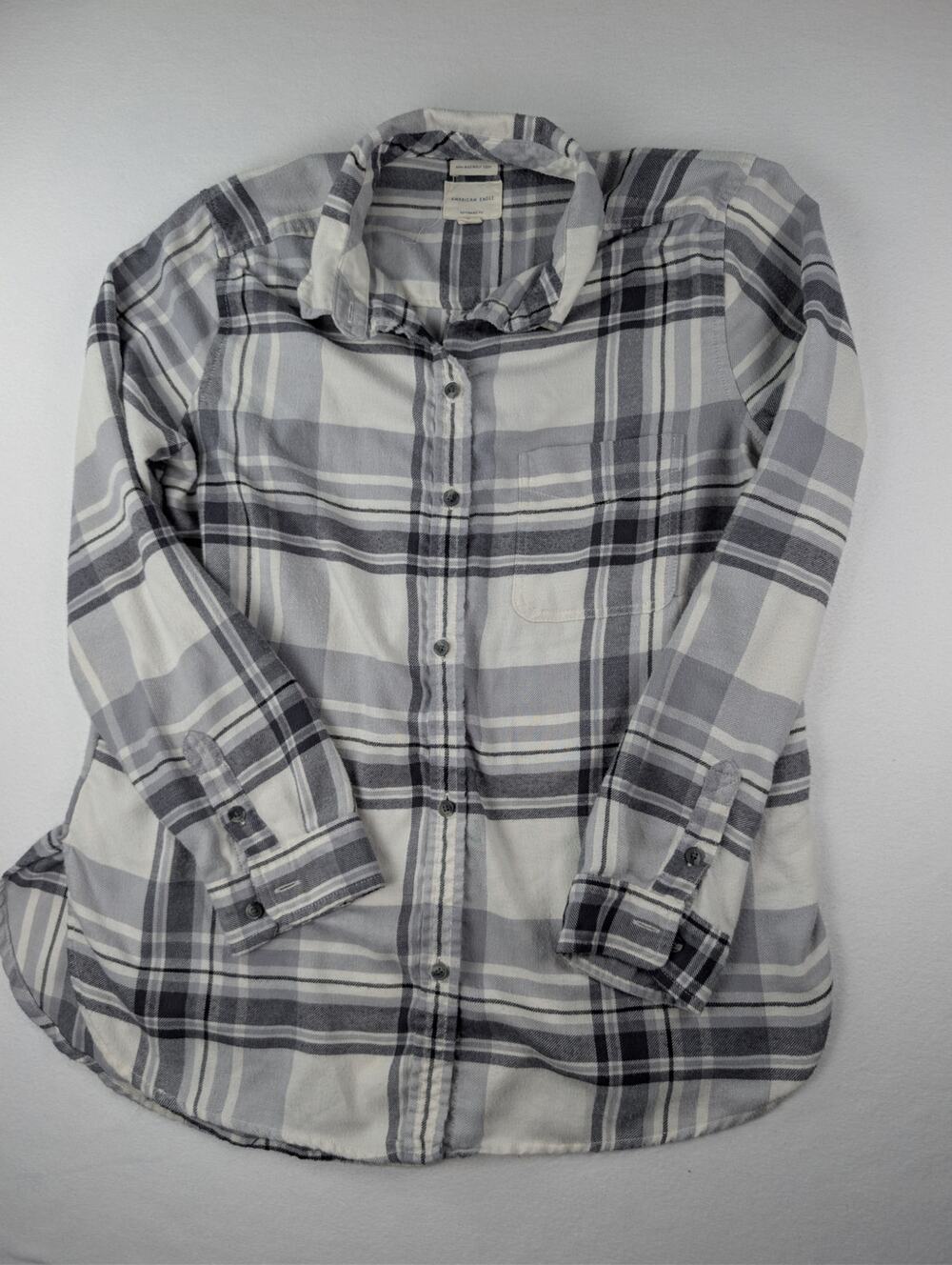 American Eagle Boyfriend Fit Plaid Flannel Women’s L Gray White Soft Button Up